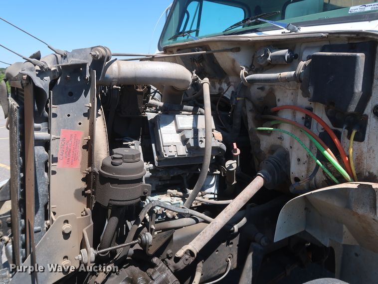 image for item GS9837 2001 International 4900 Impac refuse truck