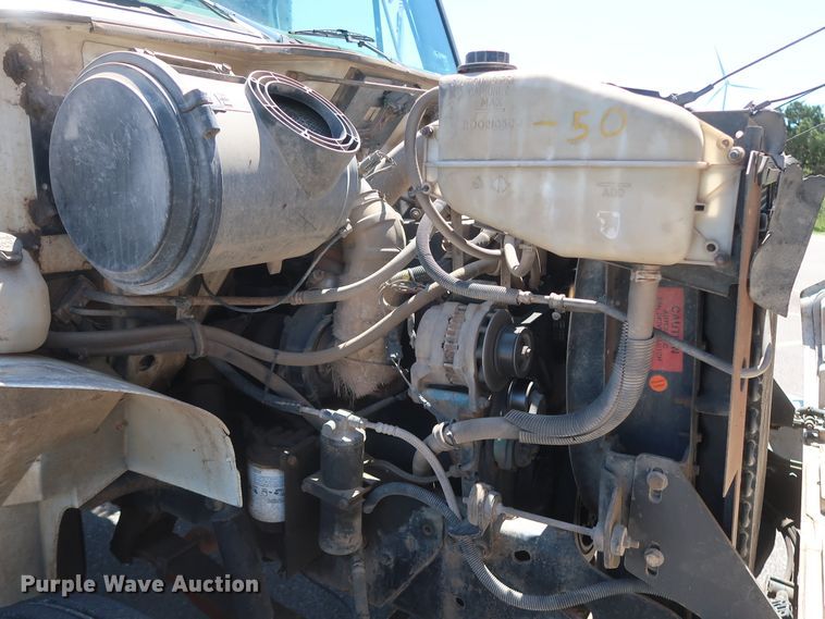 image for item GS9837 2001 International 4900 Impac refuse truck