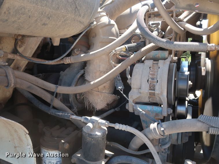 image for item GS9837 2001 International 4900 Impac refuse truck