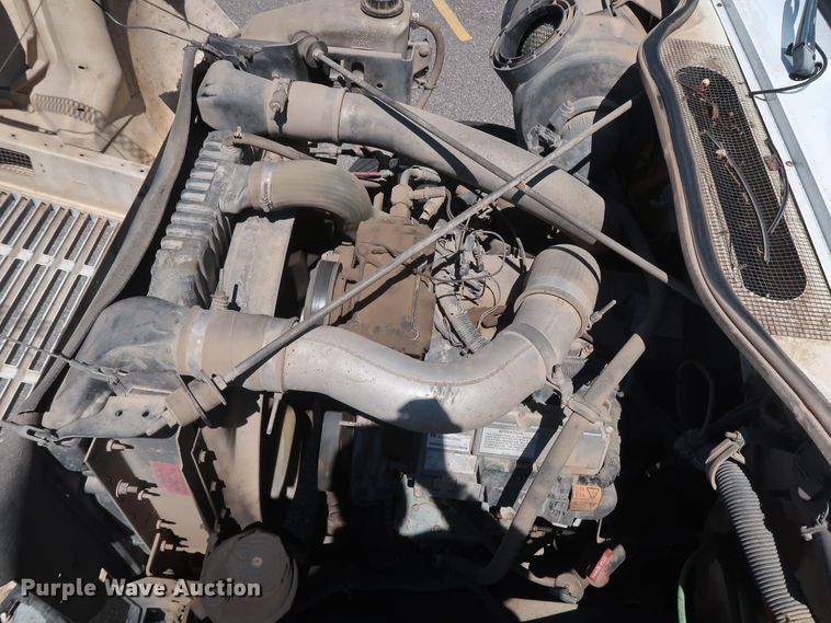 image for item GS9837 2001 International 4900 Impac refuse truck