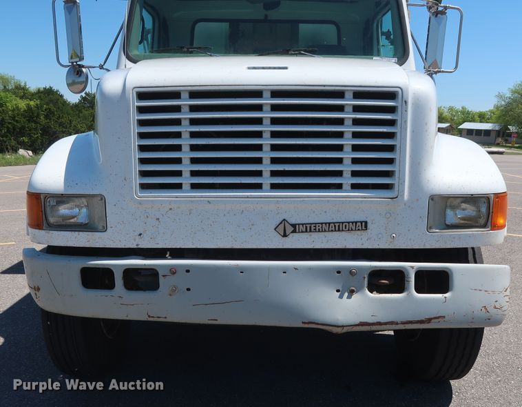 image for item GS9837 2001 International 4900 Impac refuse truck