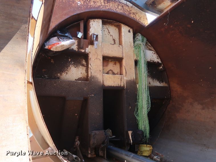 image for item GS9837 2001 International 4900 Impac refuse truck