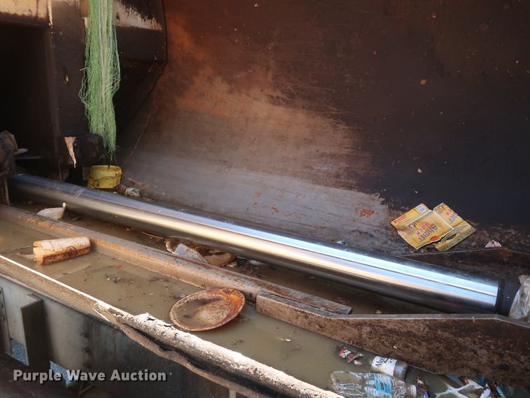 image for item GS9837 2001 International 4900 Impac refuse truck