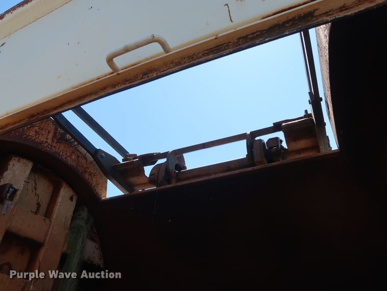 image for item GS9837 2001 International 4900 Impac refuse truck