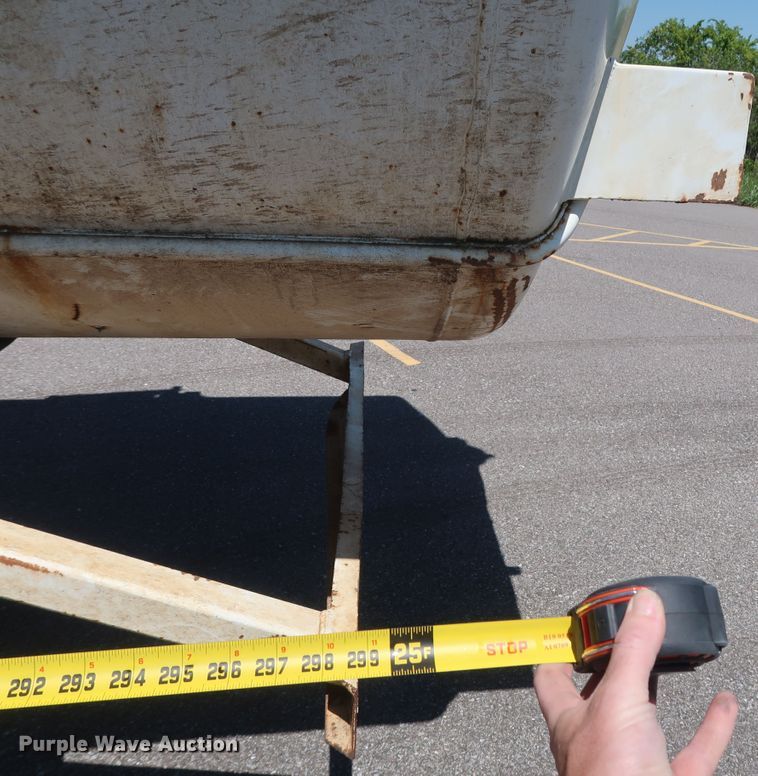 image for item GS9837 2001 International 4900 Impac refuse truck