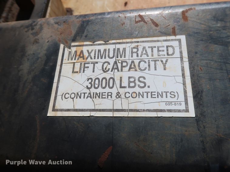 image for item GS9837 2001 International 4900 Impac refuse truck