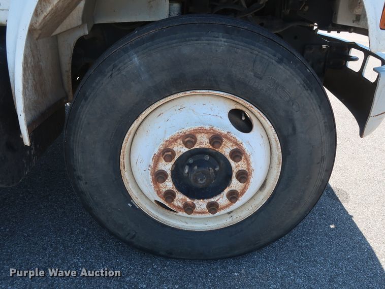 image for item GS9837 2001 International 4900 Impac refuse truck