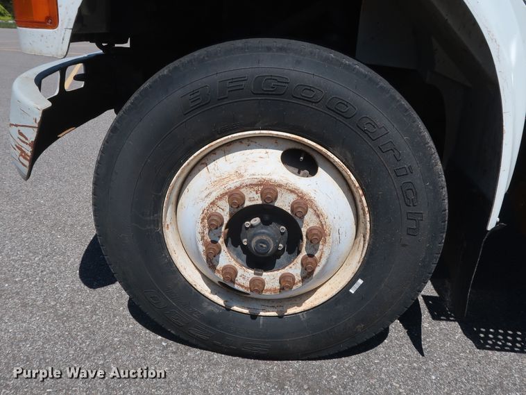 image for item GS9837 2001 International 4900 Impac refuse truck