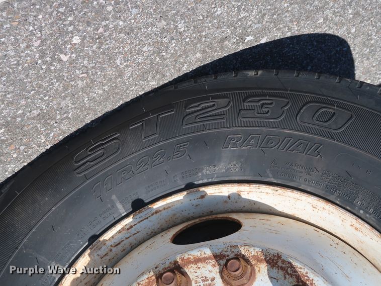 image for item GS9837 2001 International 4900 Impac refuse truck