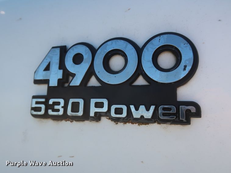 image for item GS9837 2001 International 4900 Impac refuse truck