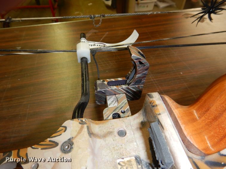 image for item GX9885 PSE Stringray compound bow