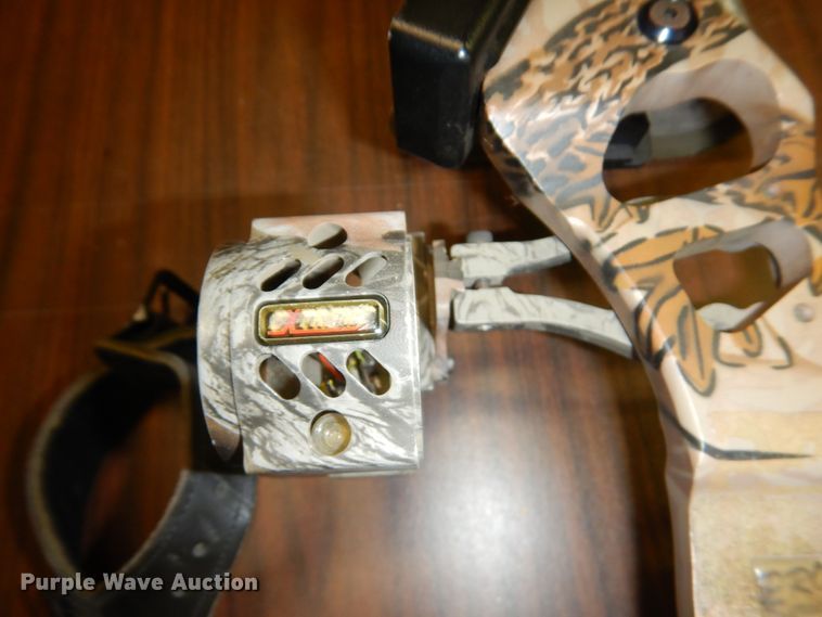 image for item GX9885 PSE Stringray compound bow