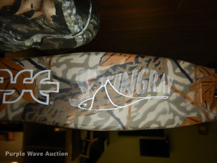 image for item GX9885 PSE Stringray compound bow