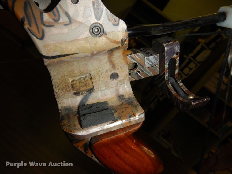 image for item GX9885 PSE Stringray compound bow