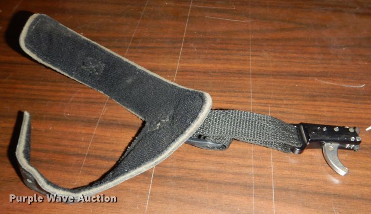 image for item GX9885 PSE Stringray compound bow