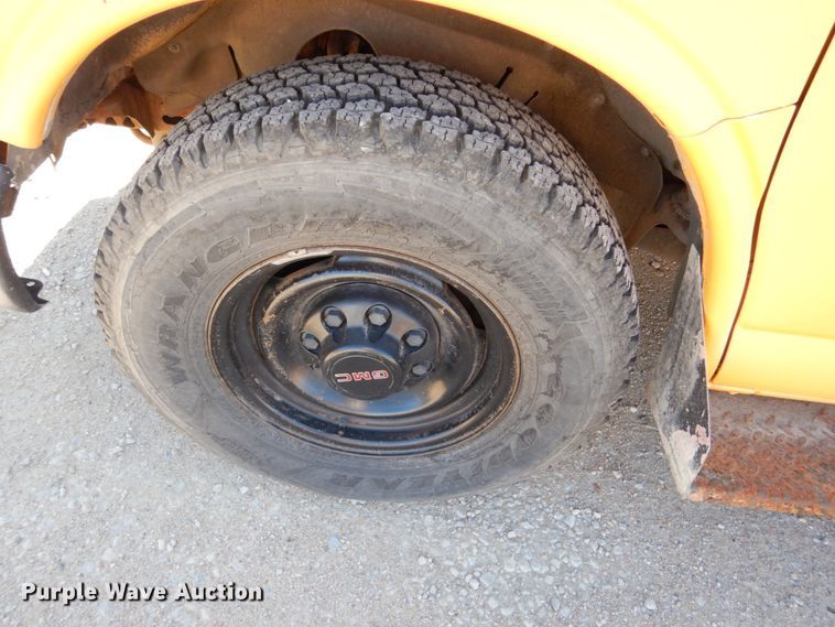 image for item GX9894 2001 GMC Savana G3500 Collins school bus