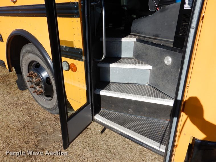 image for item GX9897 2004 Thomas Saf-T-Liner MVP EF school bus