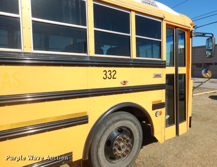 image for item GX9897 2004 Thomas Saf-T-Liner MVP EF school bus