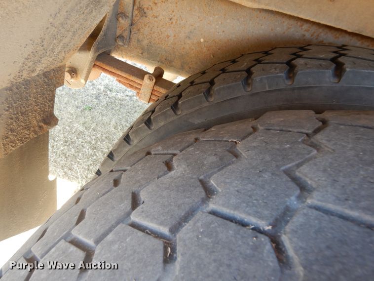 image for item GX9897 2004 Thomas Saf-T-Liner MVP EF school bus