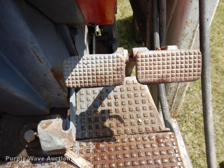 image for item GY9002 1967 Massey-Ferguson 180 tractor