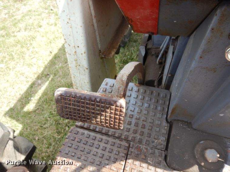 image for item GY9002 1967 Massey-Ferguson 180 tractor