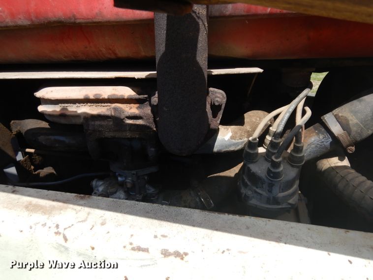 image for item GY9002 1967 Massey-Ferguson 180 tractor