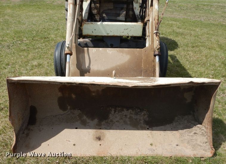 image for item GY9002 1967 Massey-Ferguson 180 tractor