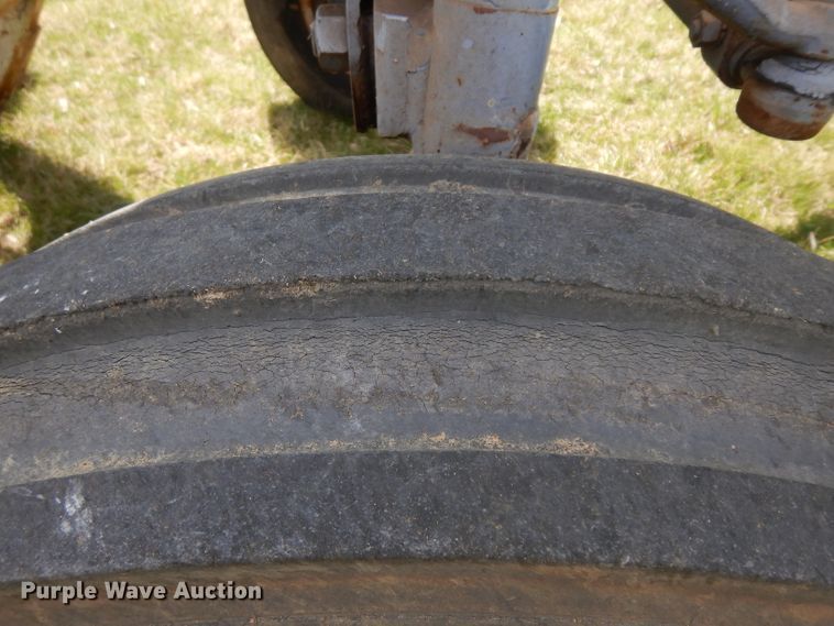 image for item GY9002 1967 Massey-Ferguson 180 tractor