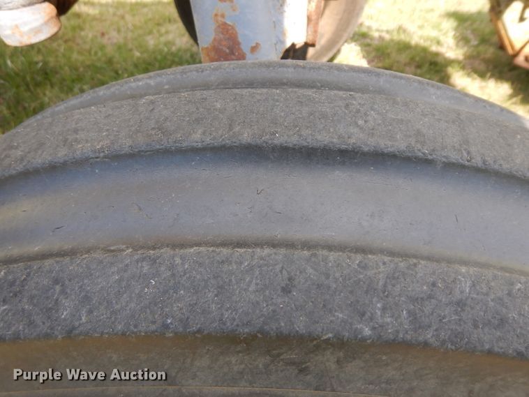 image for item GY9002 1967 Massey-Ferguson 180 tractor