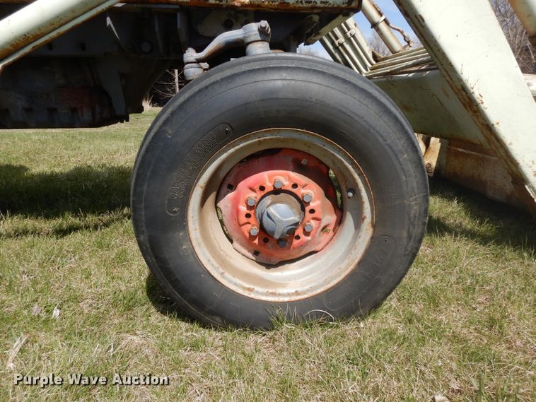 image for item GY9002 1967 Massey-Ferguson 180 tractor