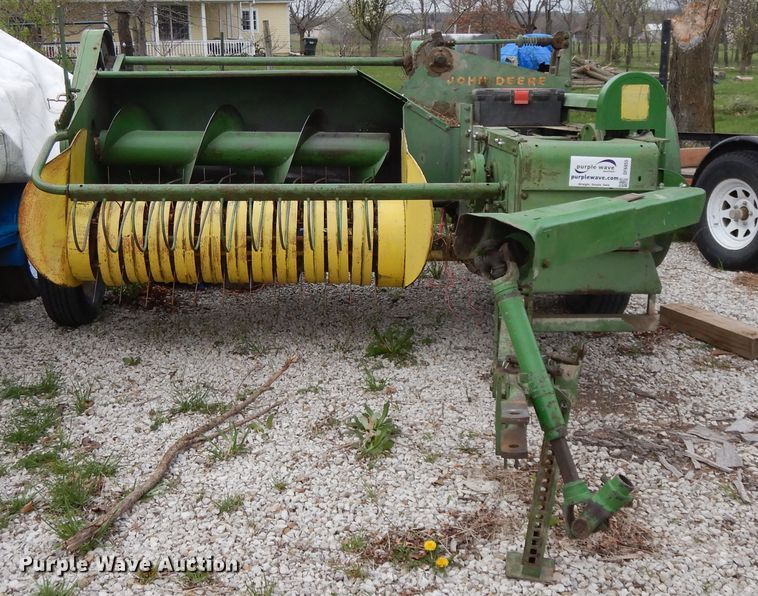 image for item DF6055 John Deere 214T small square baler