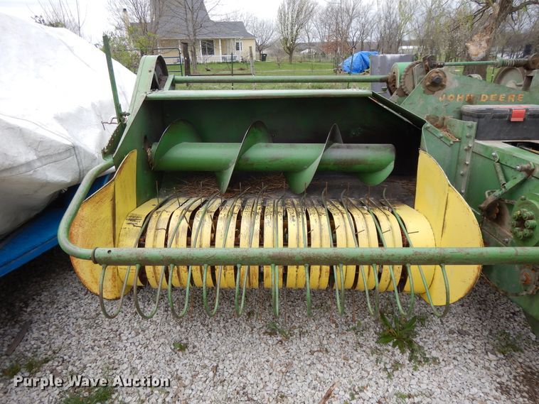 image for item DF6055 John Deere 214T small square baler