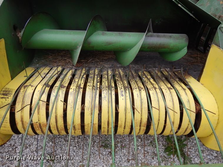 image for item DF6055 John Deere 214T small square baler