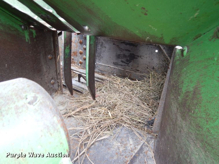 image for item DF6055 John Deere 214T small square baler