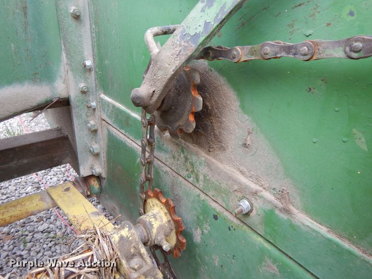 image for item DF6055 John Deere 214T small square baler