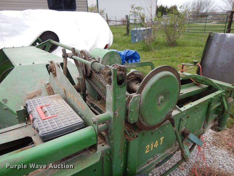 image for item DF6055 John Deere 214T small square baler