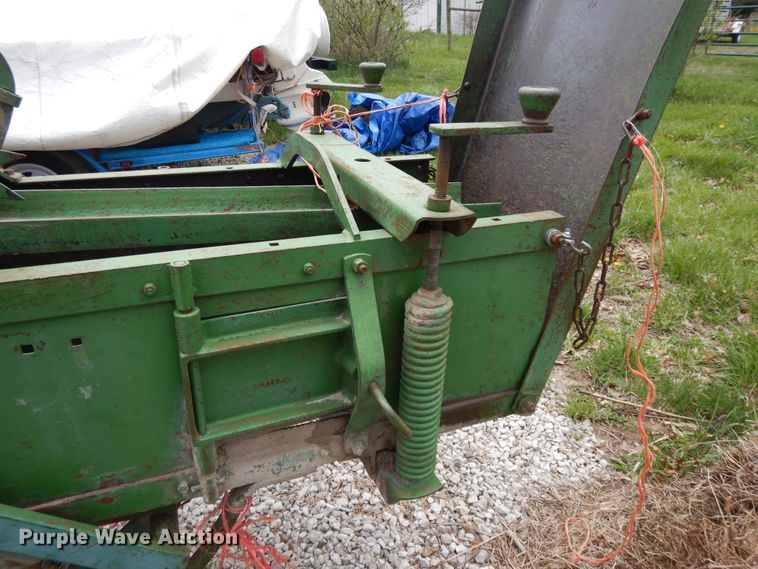 image for item DF6055 John Deere 214T small square baler