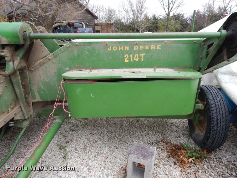 image for item DF6055 John Deere 214T small square baler
