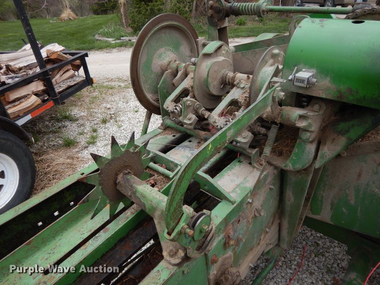 image for item DF6055 John Deere 214T small square baler