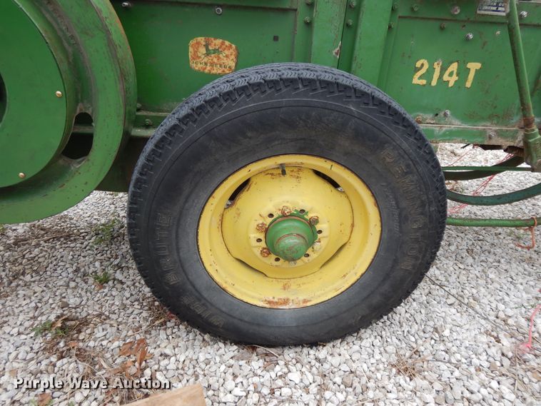 image for item DF6055 John Deere 214T small square baler