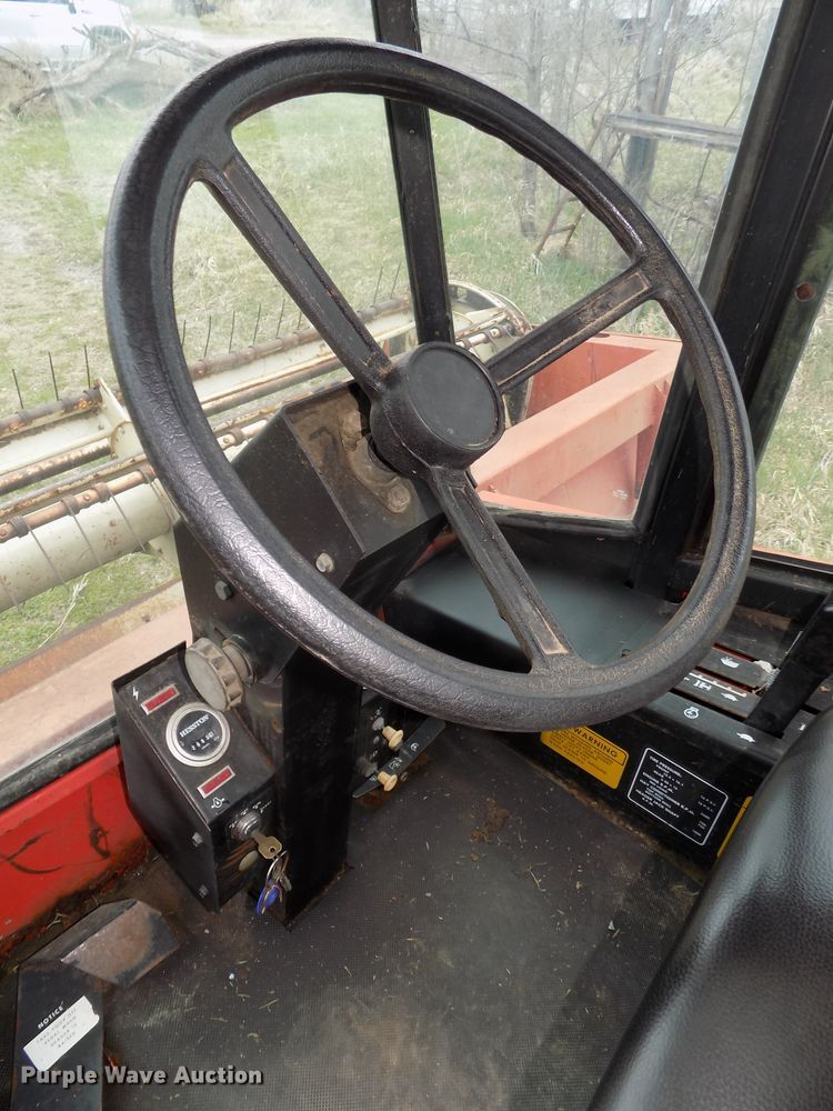 image for item DG2563 Hesston 6450 windrower