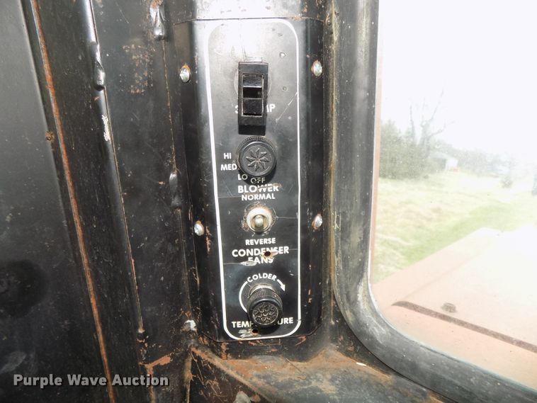 image for item DG2563 Hesston 6450 windrower