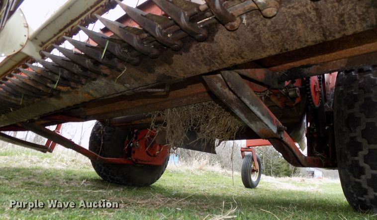 image for item DG2563 Hesston 6450 windrower