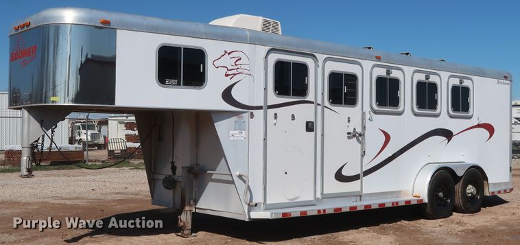 image for item DG7136 2000 Sooner Revolution livestock trailer