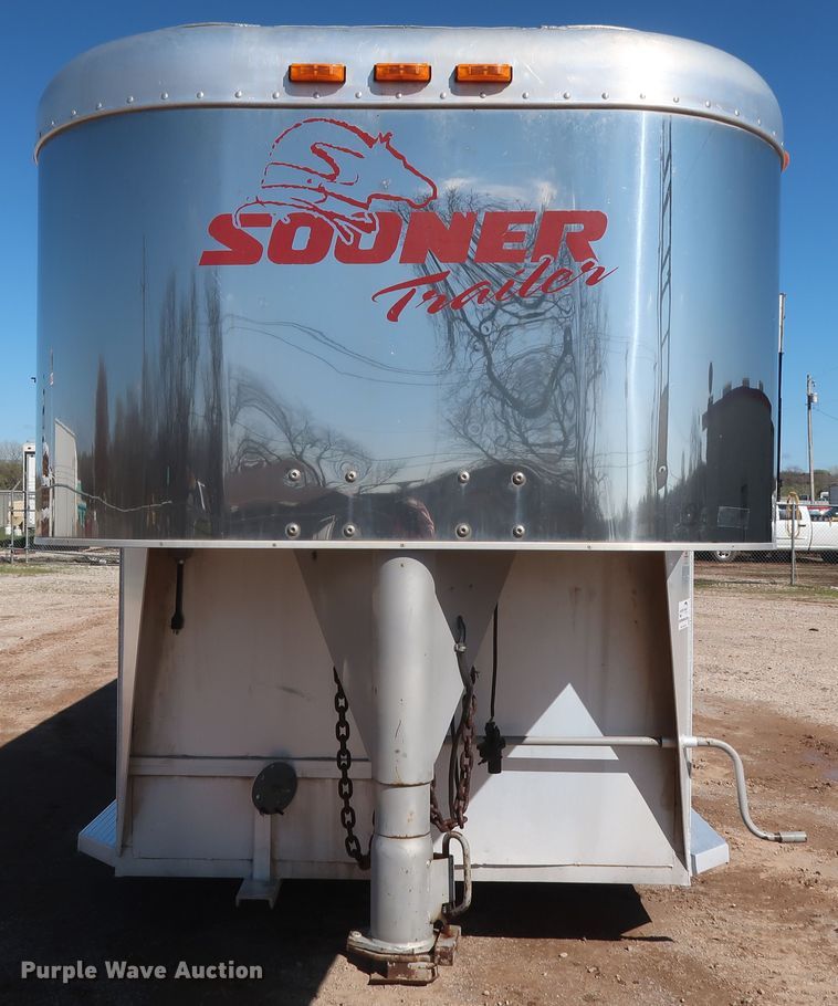 image for item DG7136 2000 Sooner Revolution livestock trailer
