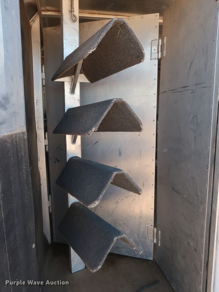 image for item DG7136 2000 Sooner Revolution livestock trailer