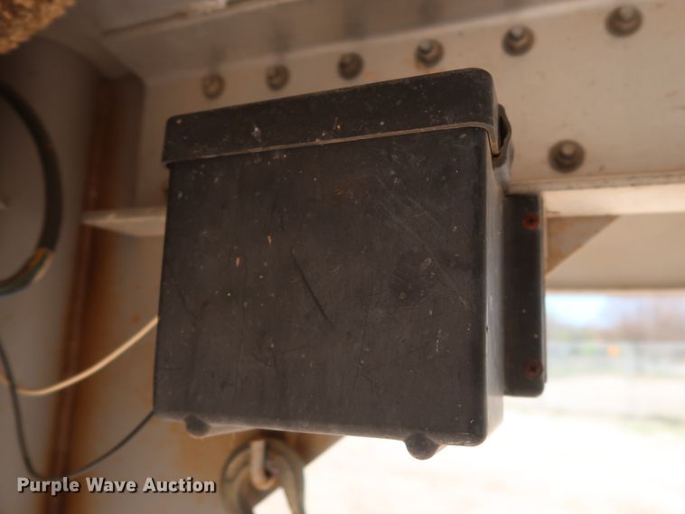 image for item DG7136 2000 Sooner Revolution livestock trailer