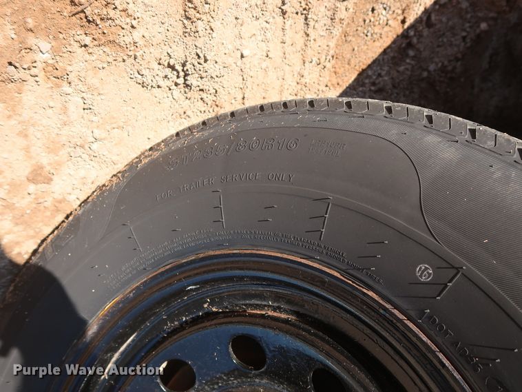 image for item DG7136 2000 Sooner Revolution livestock trailer