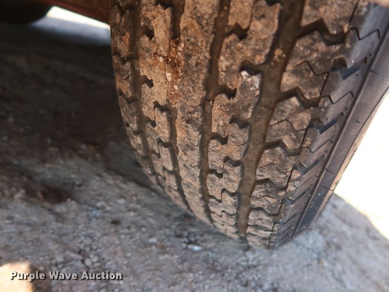 image for item DG7136 2000 Sooner Revolution livestock trailer