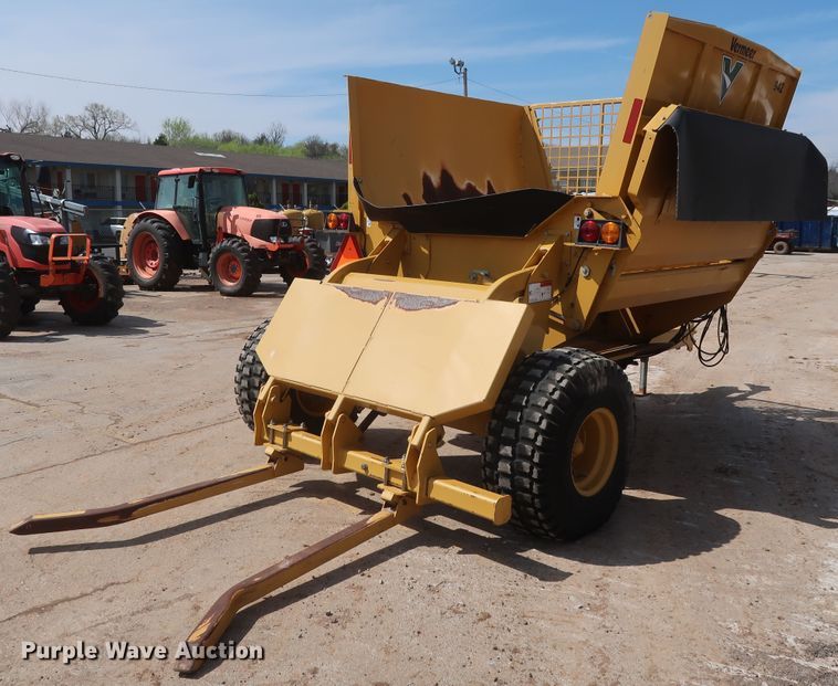 image for item DG7147 2013 Vermeer BPX9000 bale processor